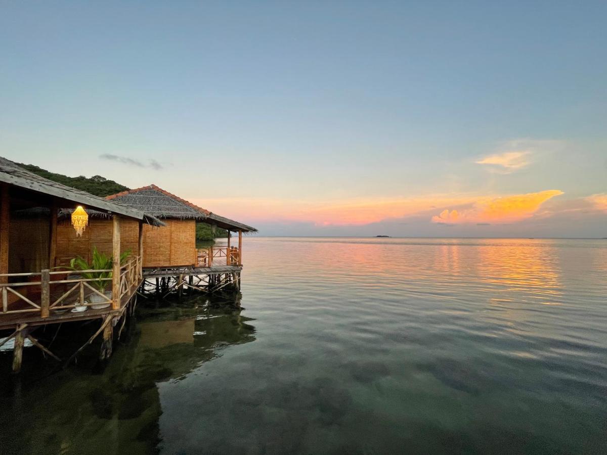 Floating Paradise Ilhas Karimunjava Exterior foto